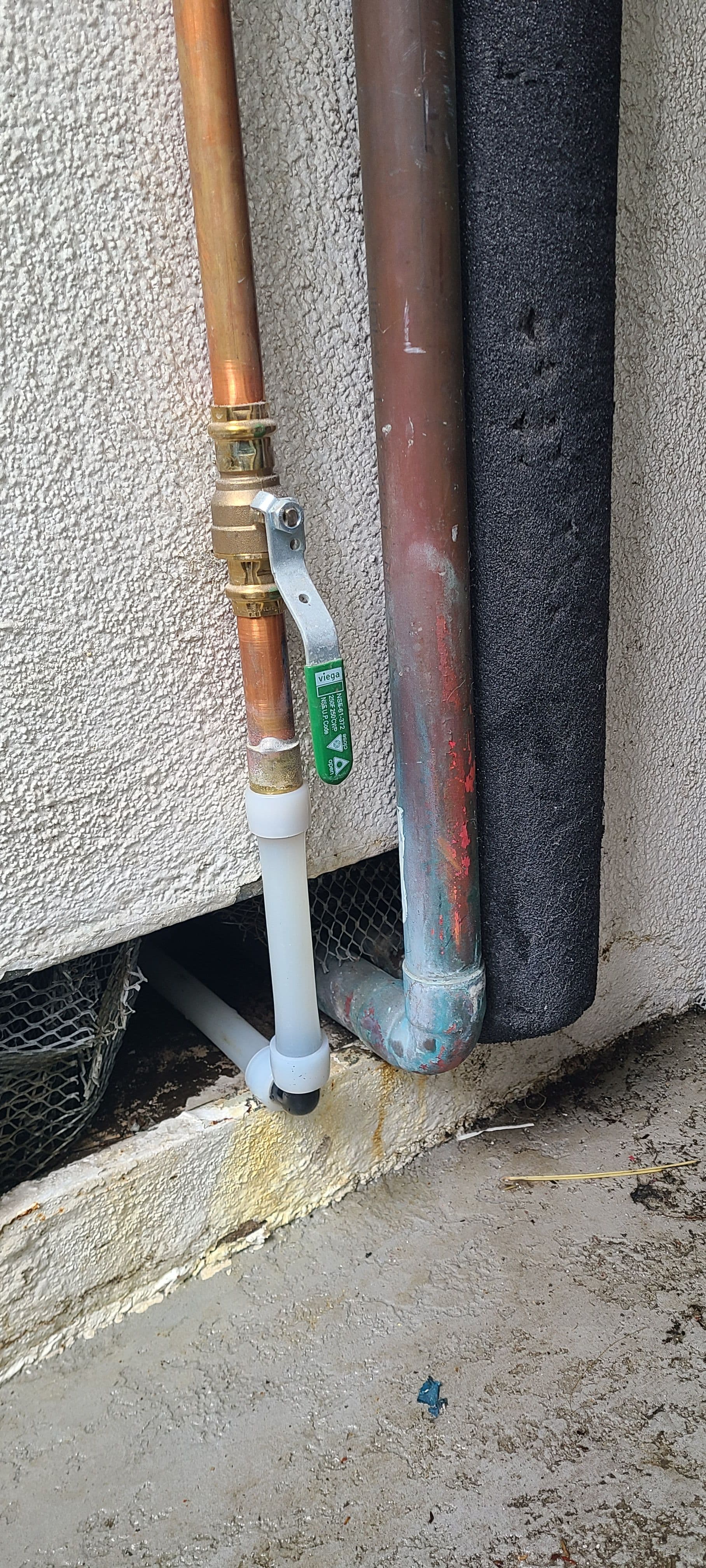 Gallery photos for PEX Pipe Leak Caught Before It Got Worse: Image #1